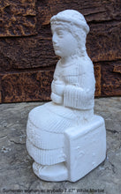 Load image into Gallery viewer, Sumerian Sculptural woman with aryballo www.Neo-Mfg.com 7.87&quot; Museum reproduction
