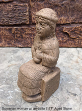 Load image into Gallery viewer, Sumerian Sculptural woman with aryballo www.Neo-Mfg.com 7.87&quot; Museum reproduction
